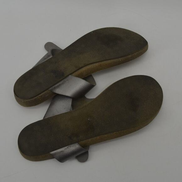 Blowfish Sandals Silver Metallic Thong Buckle Casual Silver 8.5 - Picture 10 of 11